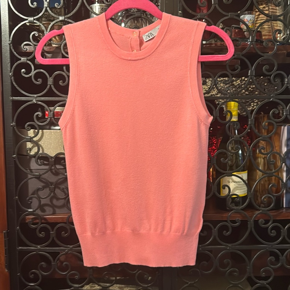 Zara pink vest small size never been worn